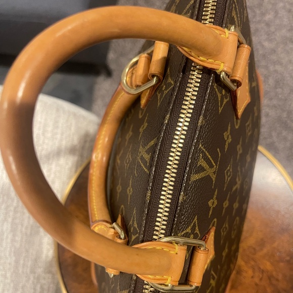 Louis Vuitton Retail $1,530 Monogram Alma PM - Picture 10 of 17